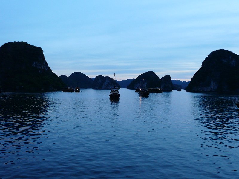 2008-08-16-HALONG BAY-P1030310.JPG